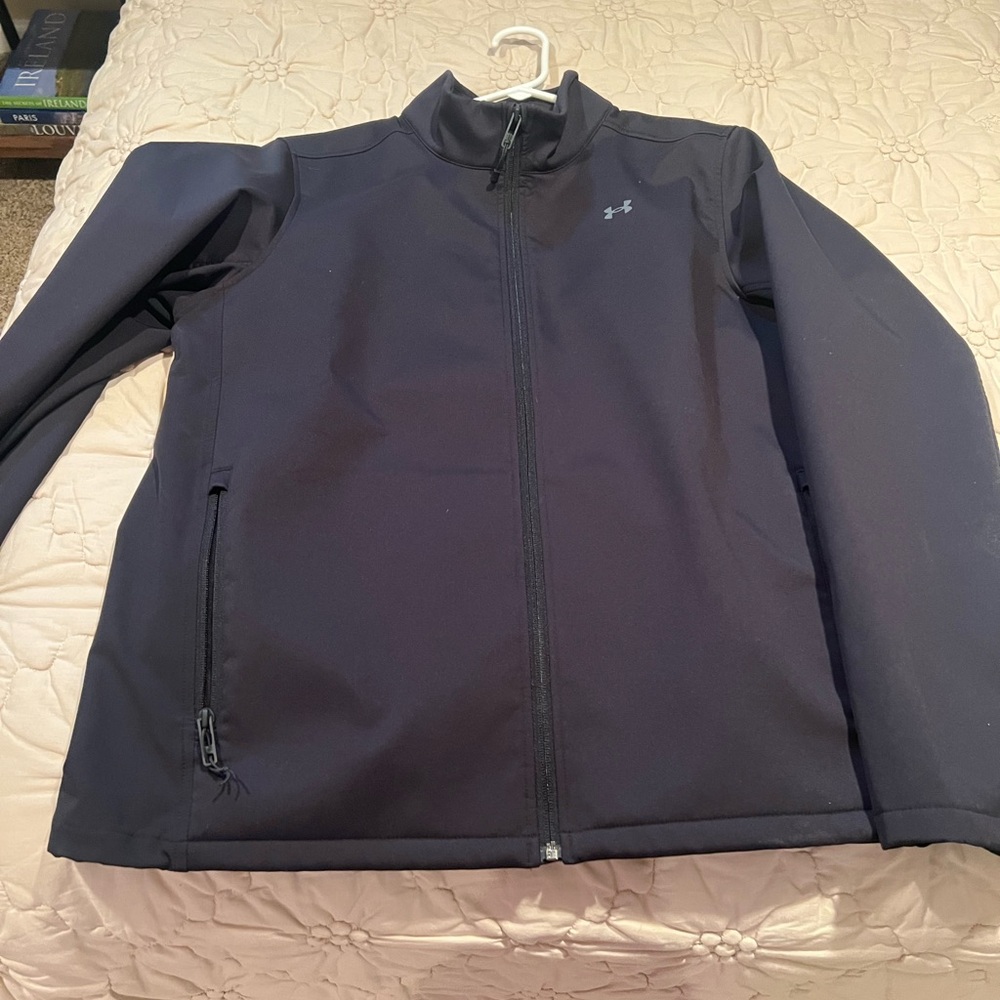 Under Armour Black Performance Jacket with Streamlined Design